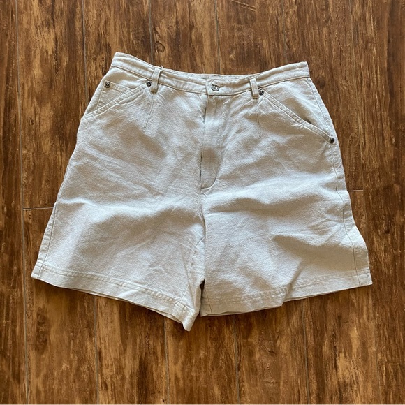 Liz Claiborne Beige Linen Cotton High Rise Shorts Says Size 12 fits 8 - Picture 1 of 3